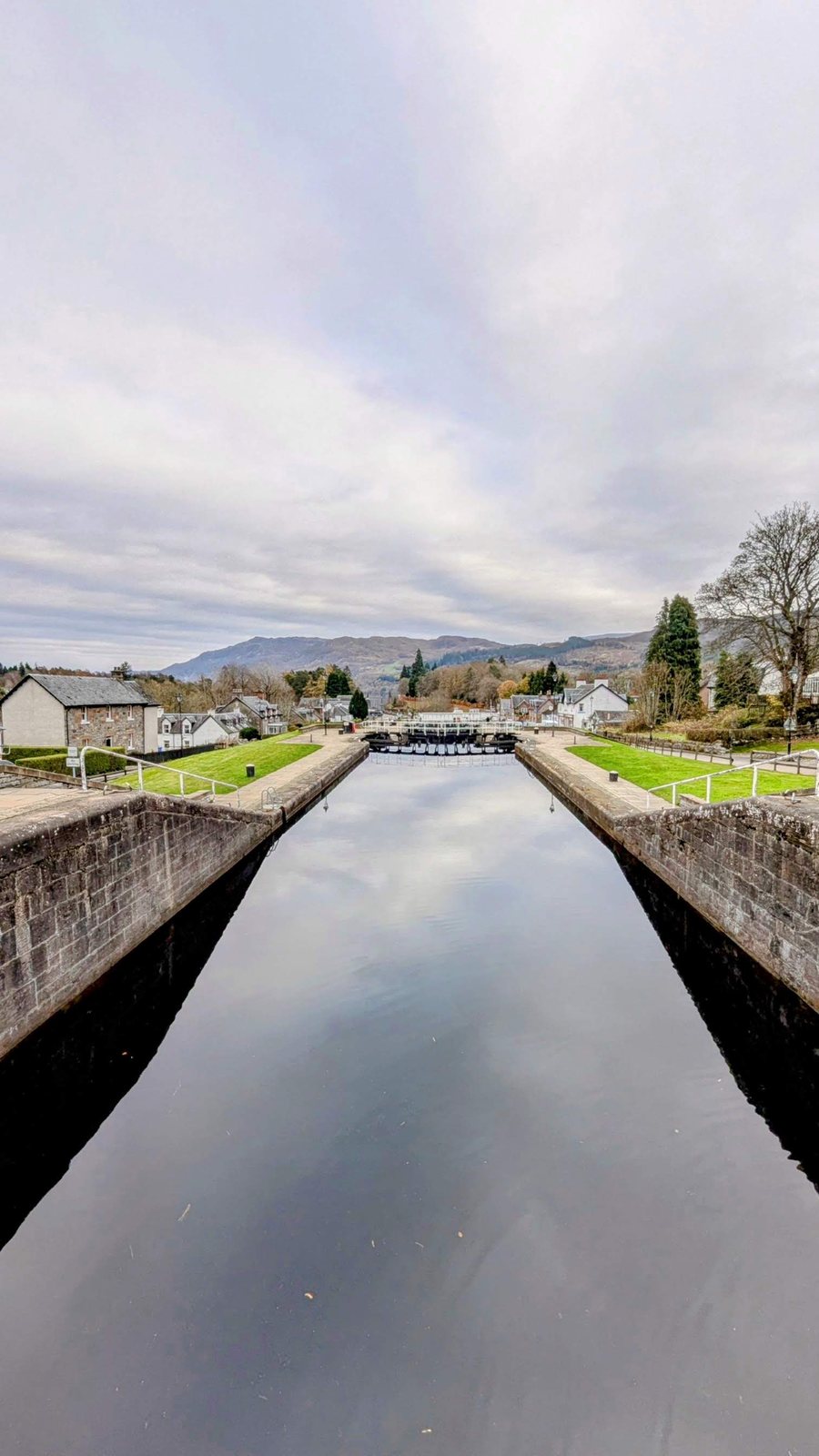 A still lock chamber on the Caledonian Canal