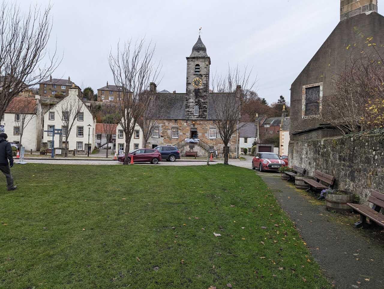 The village green at Culross with the 17th-century Town House and its tolbooth tower, white harled buildings around it.