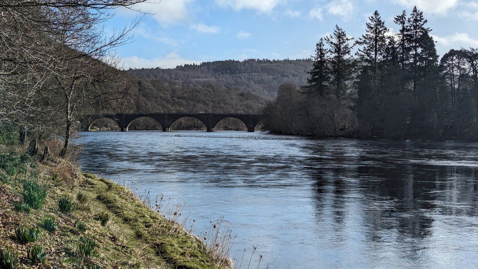Thomas Telfords 1809 bridge over the River Tay at Dunkeld.