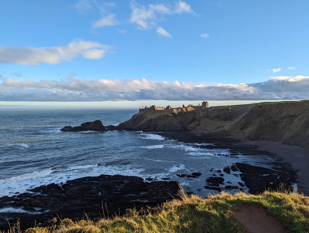 The clifftop coastal path between Stonehaven and Dunnottar.