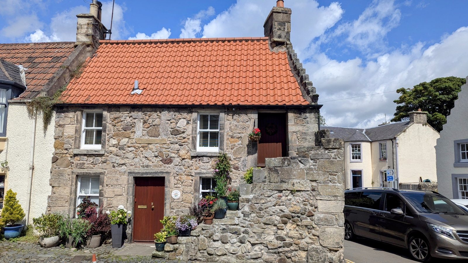 A weaver's cottage with a red door in Falkland.