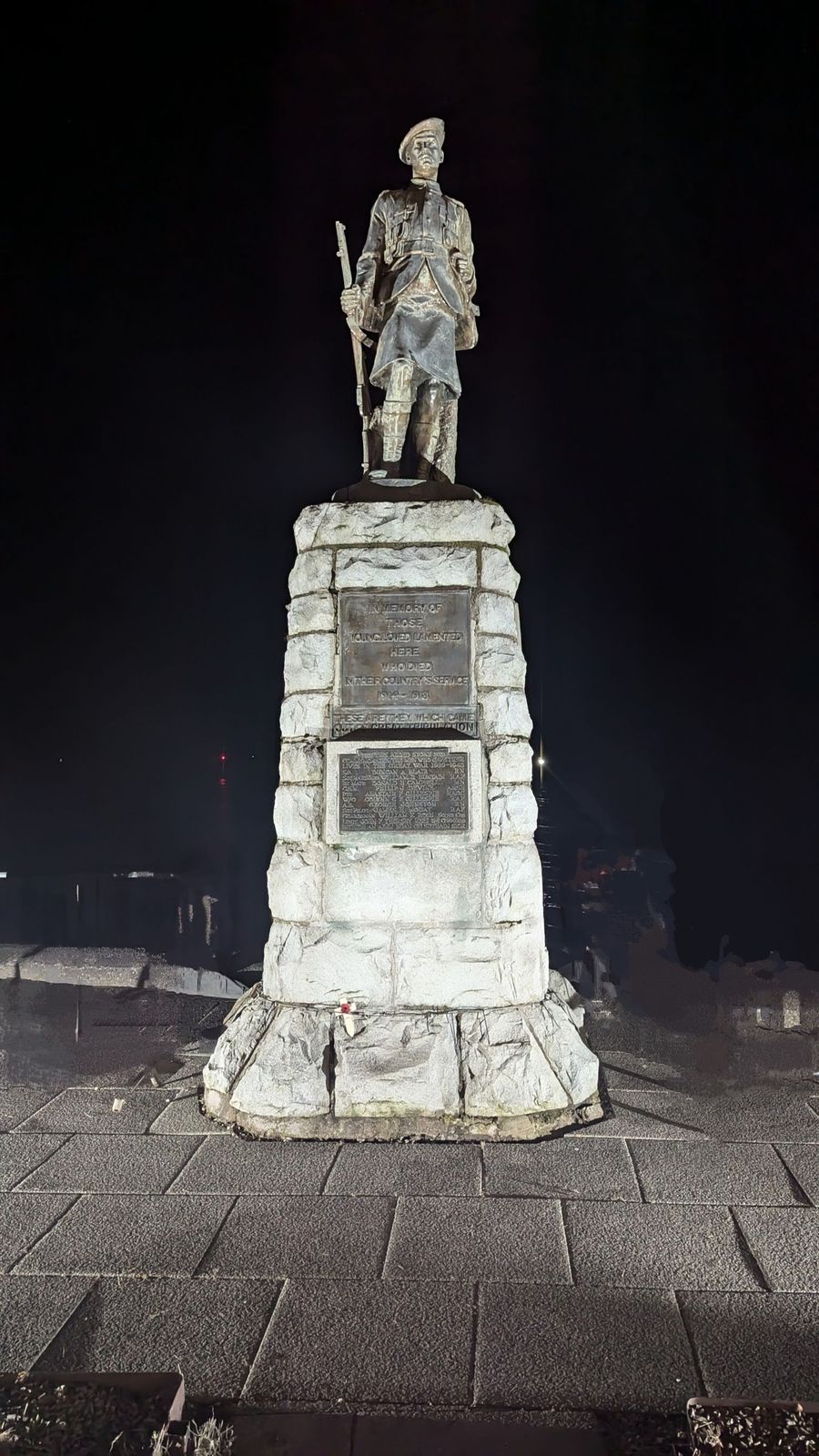 The war memorial statue in Inveraray at dusk