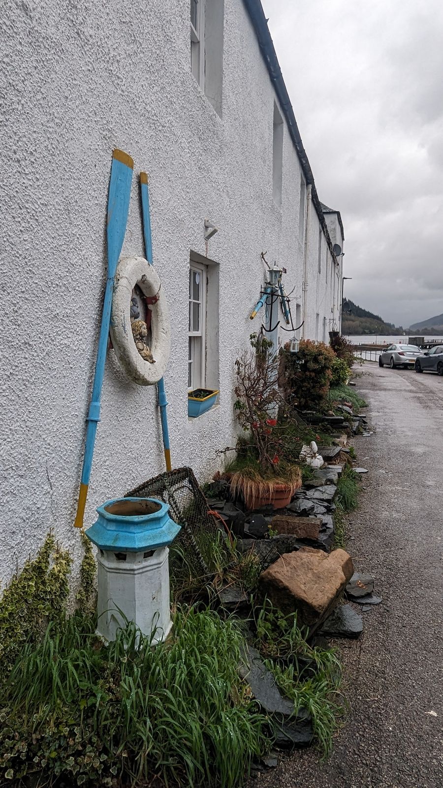 The whitewashed waterfront of Inveraray on Loch Fyne