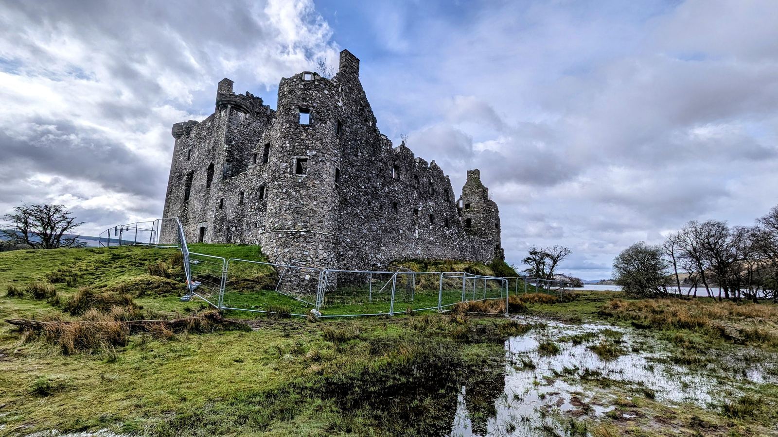 The dramatic ruined tower of Kilchurn Castle under a big Argyll sky.