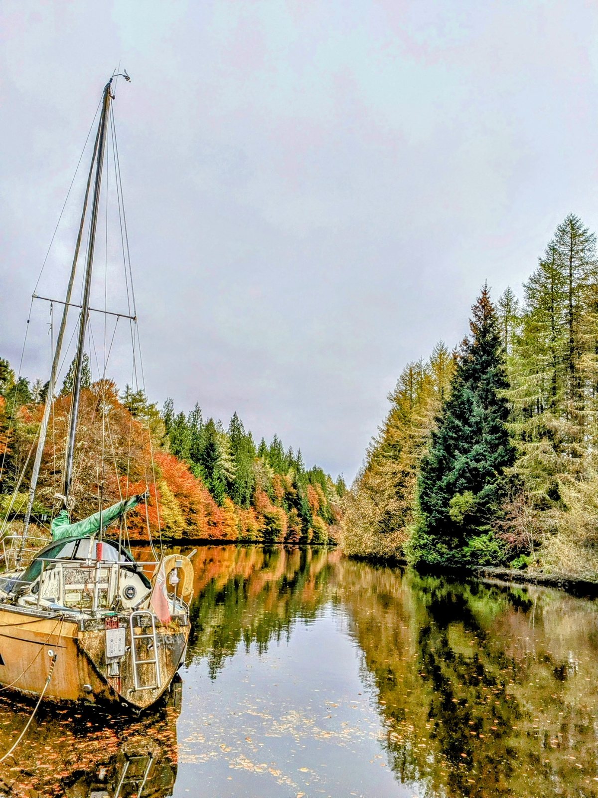 Loch Oich north of Laggan Locks.