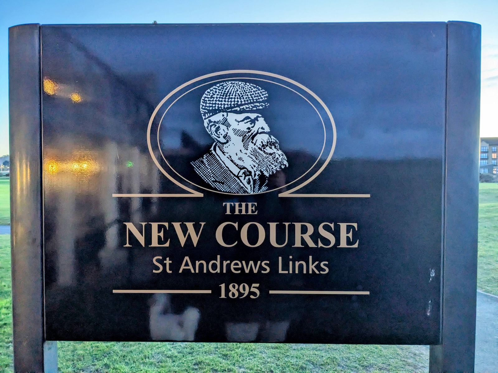 The sign for the New Course, St Andrews Links, established 1895.