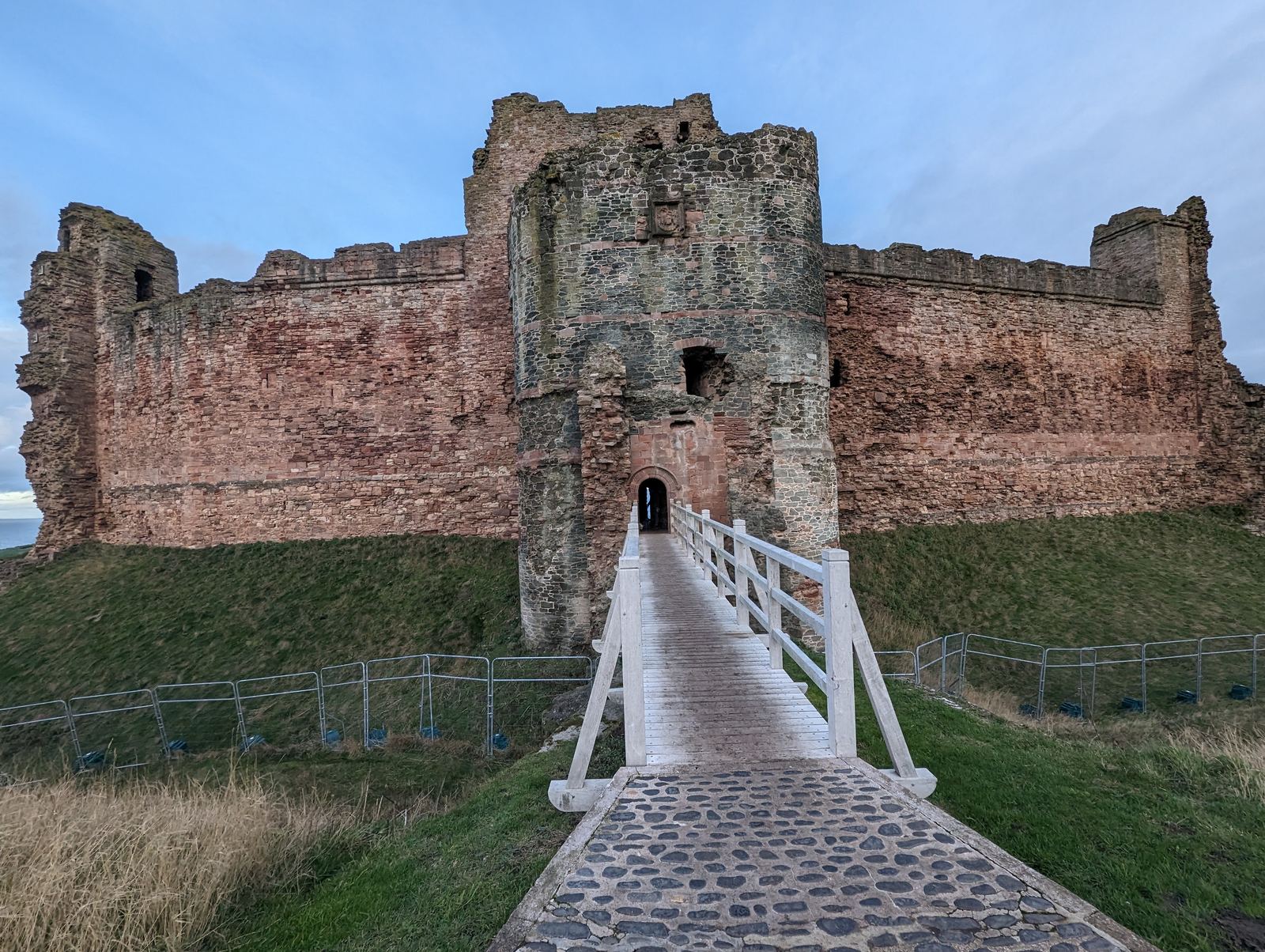 The gatehouse and entrance tower of Tantallon Castle.